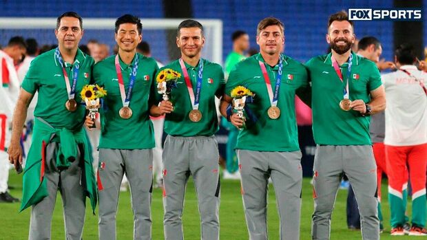 El cuerpo técnico de Jaime Lozano en el Tri Olímpico, ahí aparece Arredondo como entrenador de porteros. (Foto: Fox Sports)