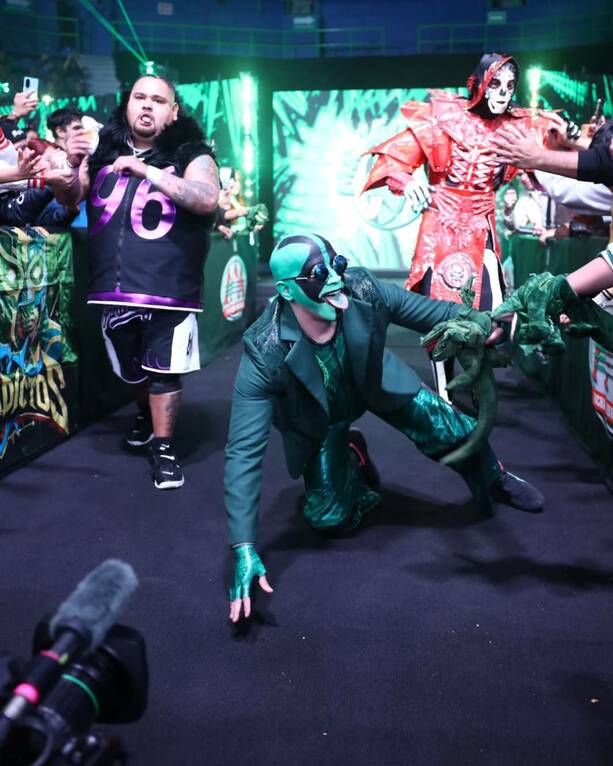 Niño Hamburguesa en un show de AAA (Ig burguer_30)