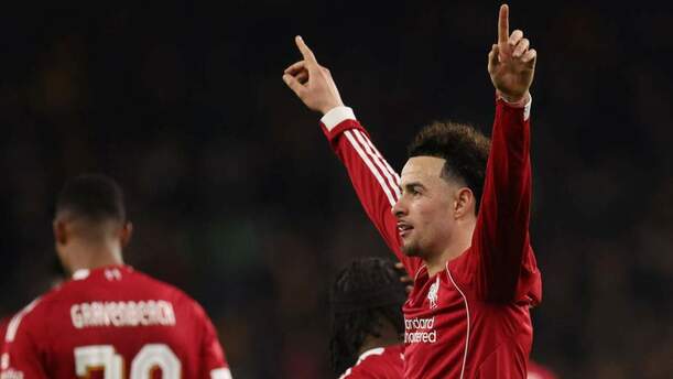 Curtis Jones consiguió marcar gol en el Wolves vs Liverpool (Reuters)