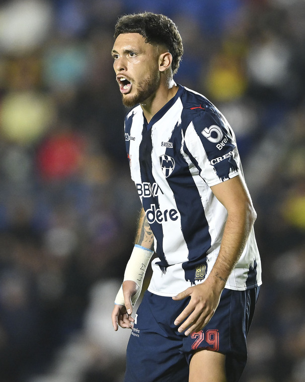 Lucas Ocampos se prepara para disputar el Clásico Regio con los Rayados (Fotografía: Imago 7)