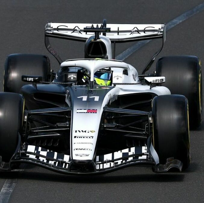 Sergio Pérez volvió a rodar en la F1, ahora con Cadillac (Reuters)