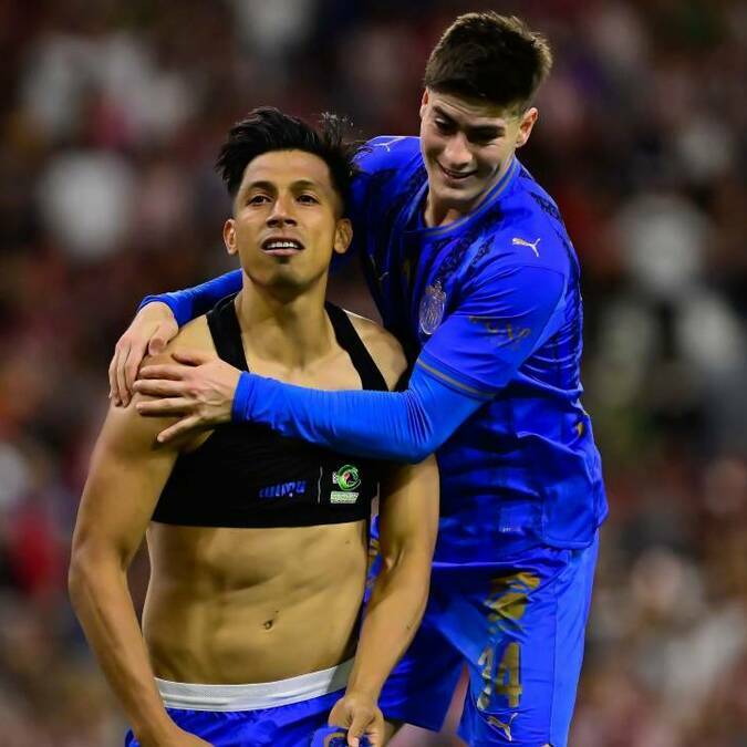 Armando González y Ángel Sepúlveda comandaron la remontada de Chivas (Mexsport)