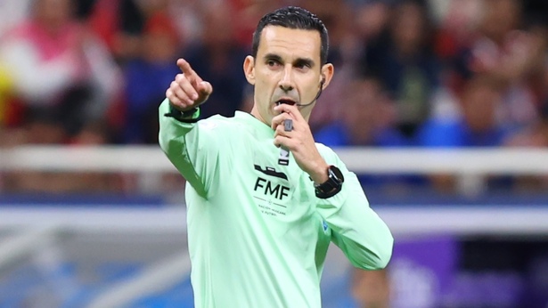 César Ramos, silbante mexicano, está atrapado en Qatar por conflicto bélico (Imago7)