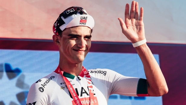Isaac del Toro ganó el UAE Tour 2026 (X @FABConnects)