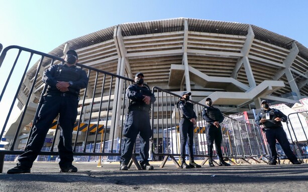 La seguridad en el Estadio Jalisco intervino por broncas menores. Foto: Imago7