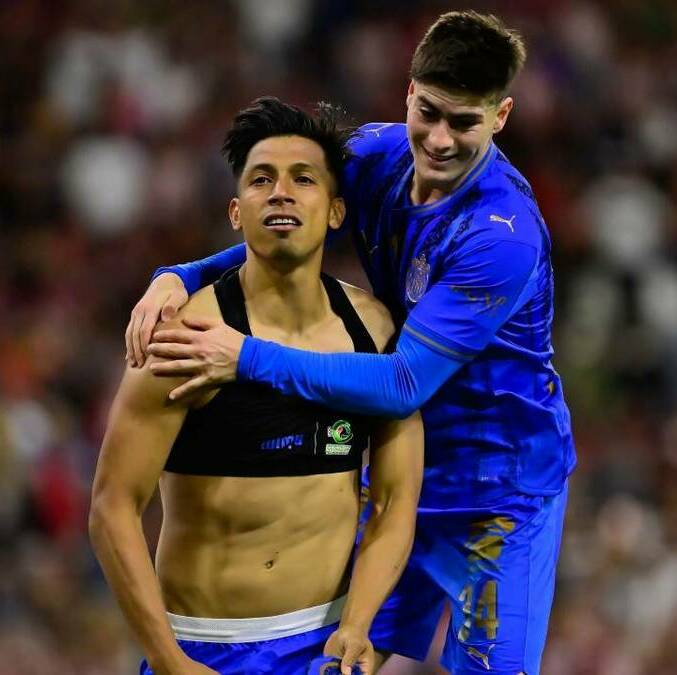 Armando González y Ángel Sepúlveda comandaron la remontada de Chivas (Mexsport)