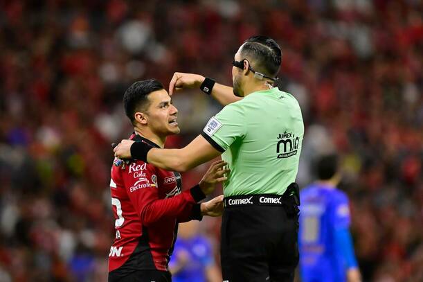 Gato Ortiz tuvo actuación polémica en el Clásico Tapatío / Mexsport