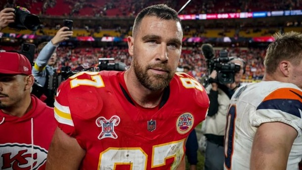 Travis Kelce podría jugar una temporada más con Chiefs (Reuters)