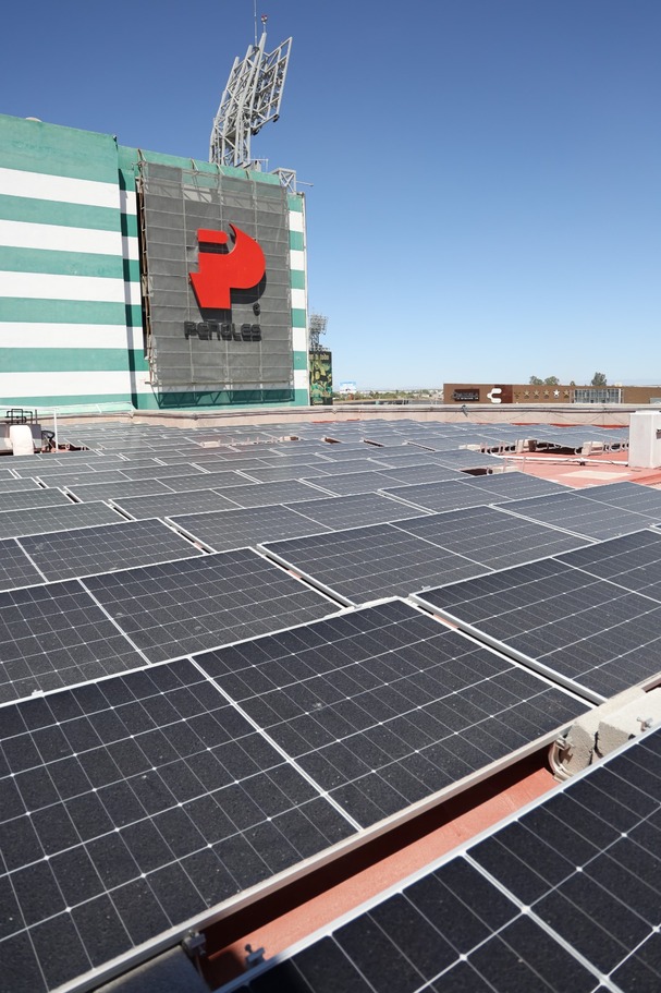 Paneles solares proporcionan energía al complejo TSM.