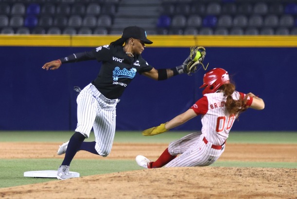 Sultanes Femenil toma ventaja en la serie / Roberto Alanis