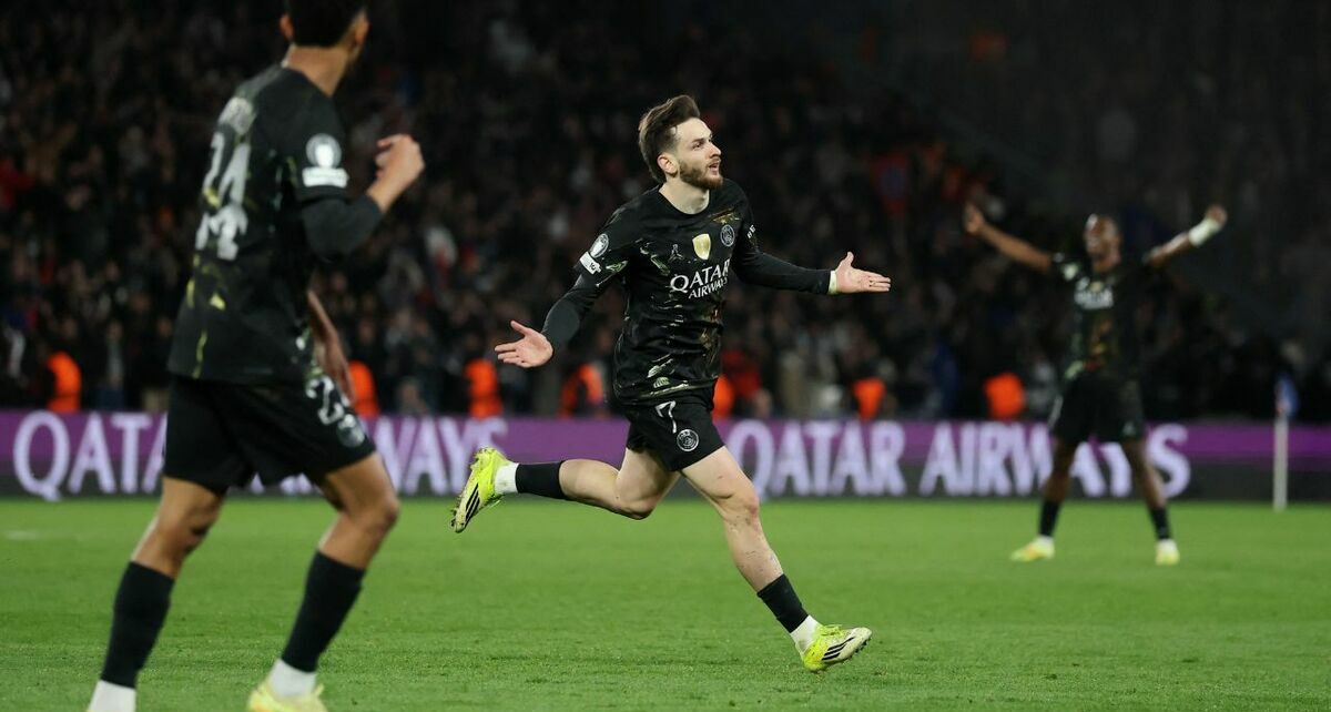 Khvicha Kvaratskhelia marcó dos goles ante el Chelsea (Reuters)