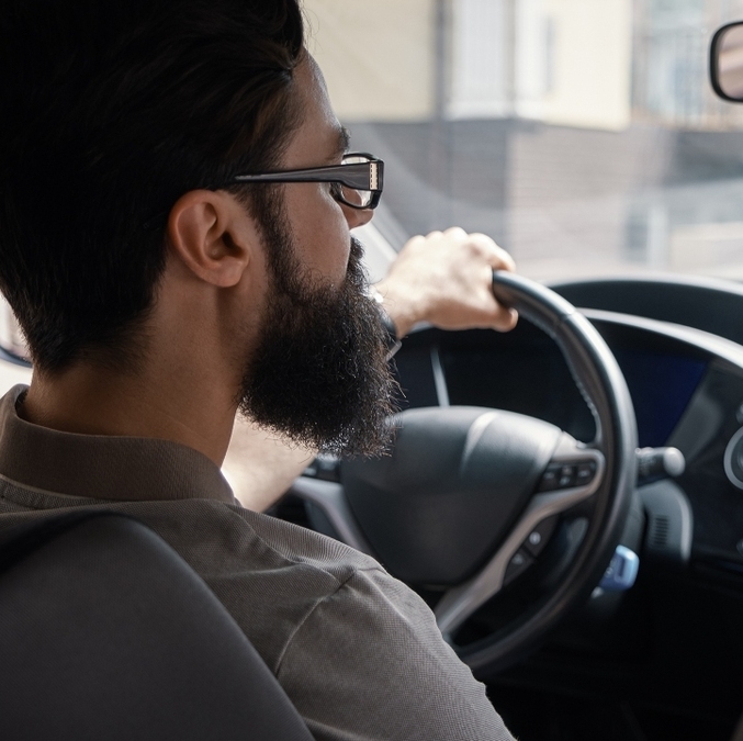 El AICM ya no permitirá los servicios de Uber y DiDi en sus bahías de descenso. Foto: Freepil