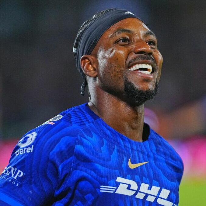 Álvaro Angulo, defensor colombiano de Pumas (Imago7)