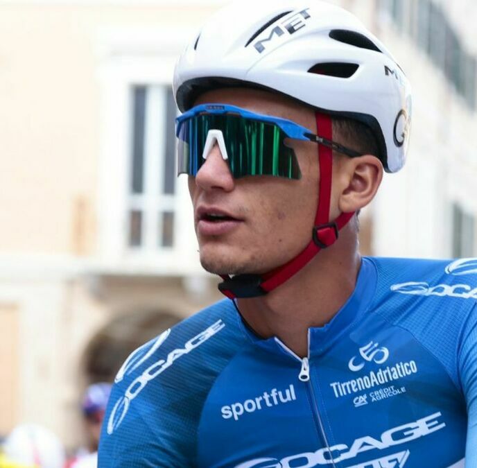 Isaac del Toro hizo una gran sexta etapa en Tirreno Adriático (@TeamEmiratesUAE)