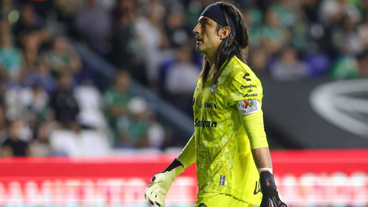Omar Tapía, DT de Santos, espera ver a Acevedo en el Mundial / Mexsport