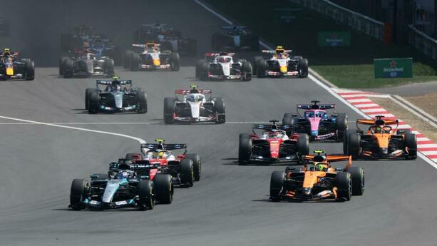 Russell se quedó con la carrera sprint de China (Reuters)