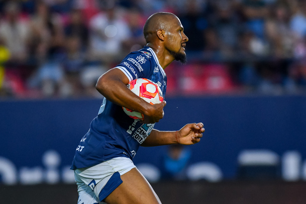 Salomón Rondón anotó el gol de los Tuzos (Fotografía: Imago7)