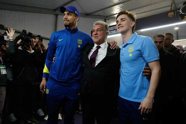 Jugadores del Barcelona participaron en las elecciones (Fotografía: EFE)
