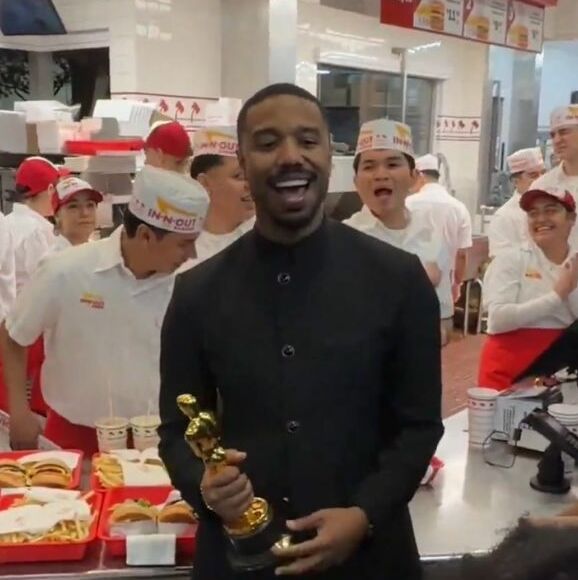 Entre fans y hamburguesas: así celebró Michael B. Jordan su Oscar| Foto: X