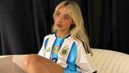 Sabrina Carpenter luce el jersey de Argentina del Mundial 2022. (Foto: X)