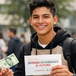 Los beneficiarios de la beca Jóvenes Escribiendo el Futuro recibirán pago doble en 2026. Foto: Sora IA