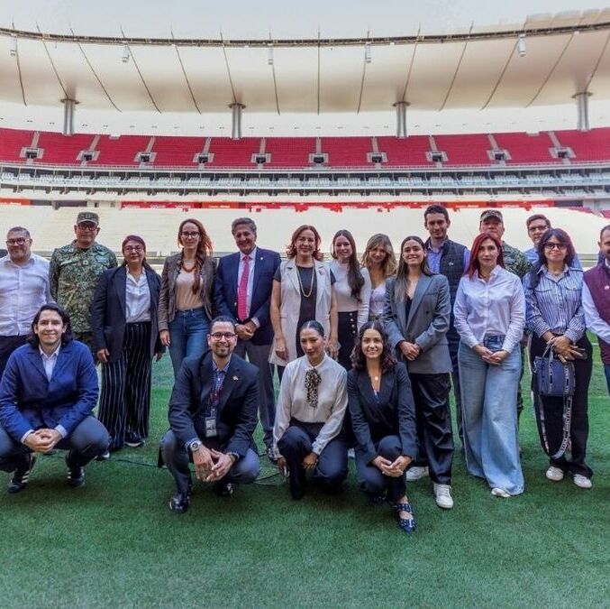 Comitivas de la FIFA y el Gobierno de México visitaron el Estadio Akron (Fotografía: Imago 7)