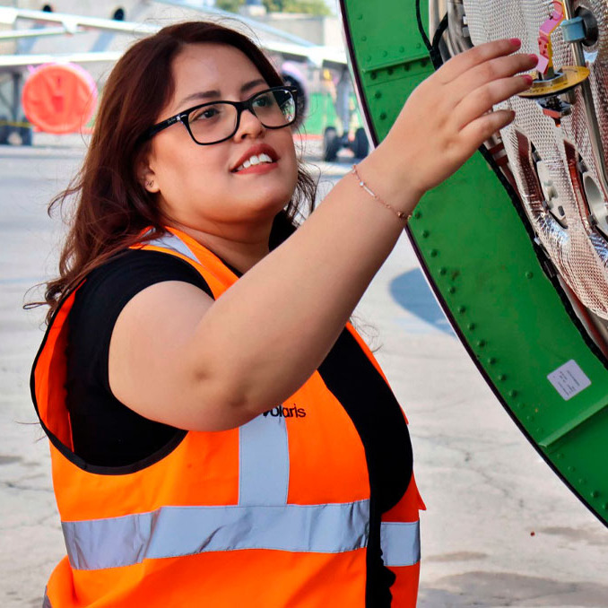 Dafne Olinca hizo su sueño realidad al trabajar en la industria aeronáutica. (Foto: Carlos Cruz)