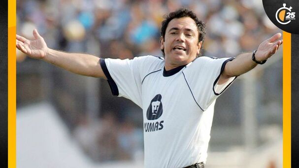 Hugo Sánchez durante el torneo Clausura 2005 como D.T.  de Pumas (Mexsport)