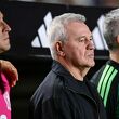 Javier Aguirre tuvo que pensar en otros jugadores ante las bajas por lesión. (Foto: Mexsport)