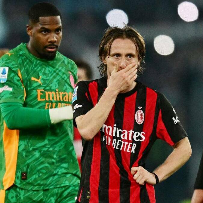 Milan pierde ante Lazio con gol de Maldini / Reuters