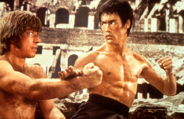 Chuck Norris y Bruce Lee en la pelea principal de 'El Furor del Dragón' (1972). Foto: MoMA