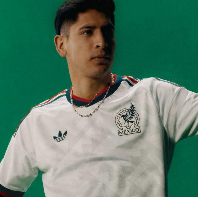Edson Álvarez con la playera de visita de la Selección Mexicana (Cortesía)