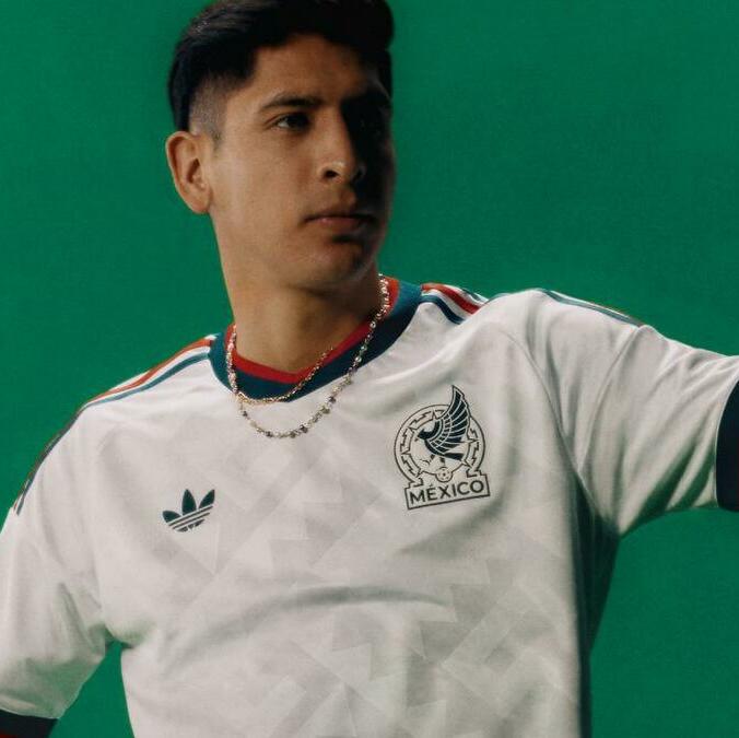 Edson Álvarez con la playera de visita de la Selección Mexicana (Cortesía)