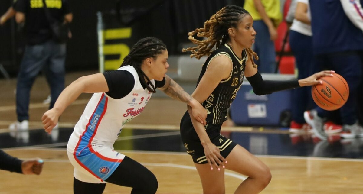 Fuerza Regia comienza la temporada con triunfo (Roberto Alanís)