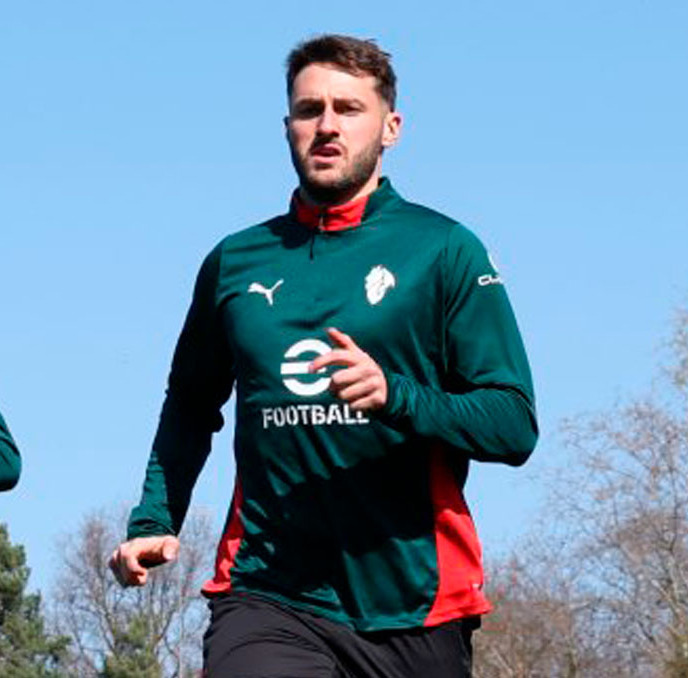 Santiago Gimenez, listo para reaparecer en la Serie A. (Foto: @acmilan)