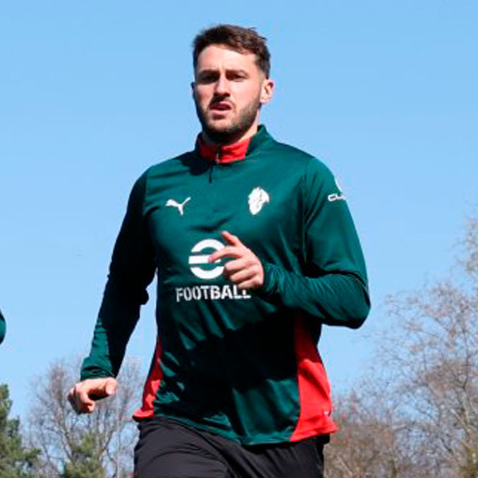 Santiago Gimenez, listo para reaparecer en la Serie A. (Foto: @acmilan)