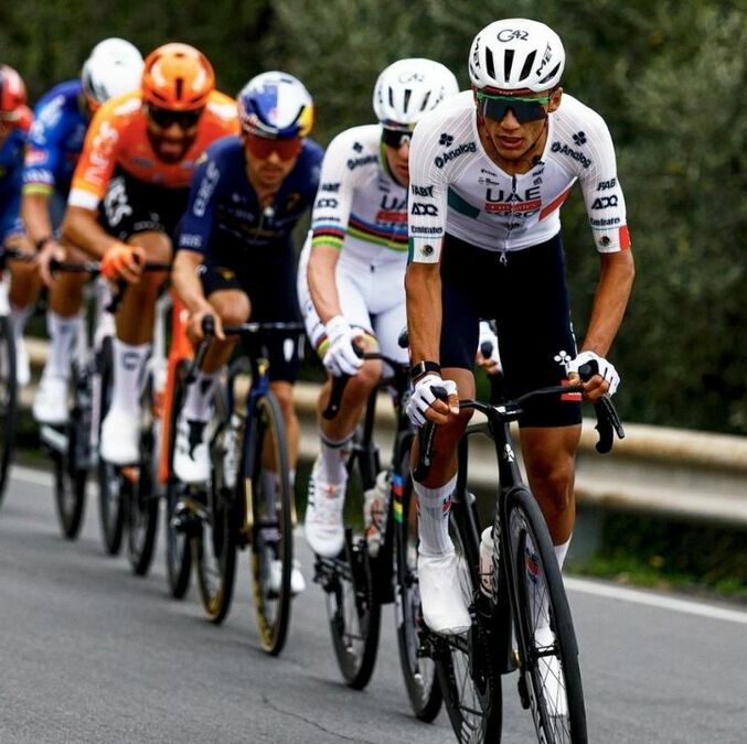 Isaac del Toro en Milán San Remo (@TeamEmiratesUAE)