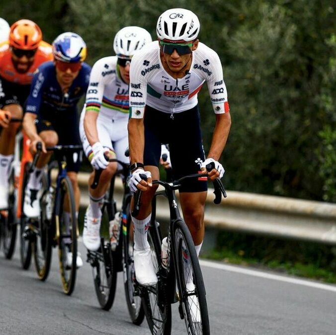 Isaac del Toro en Milán San Remo (@TeamEmiratesUAE)