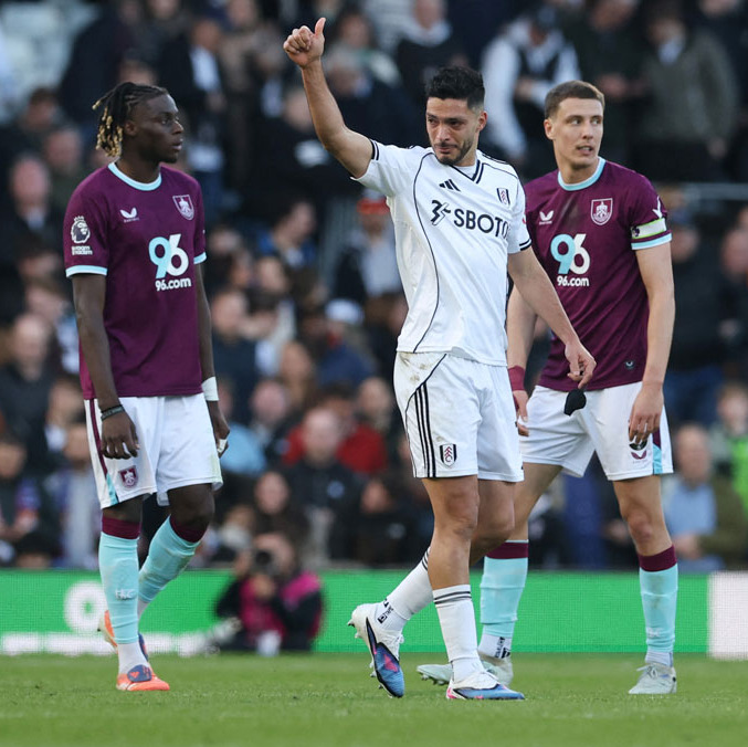 Raúl Jiménez entró de cambio en los minutos finales. (Foto: Reuters)