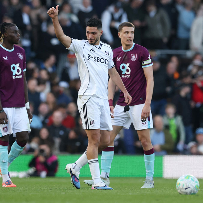 Raúl Jiménez entró de cambio en los minutos finales. (Foto: Reuters)