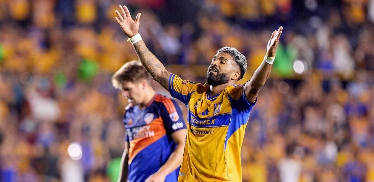 Aguirre se lució con dos goles en el Volcán. (Foto: Mexsport)