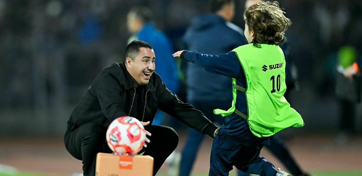 Efraín Juárez en celebración con su hijo Andreu (Imago7)