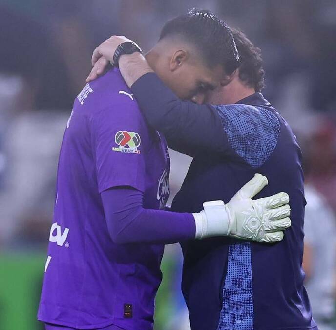 Milito llamó a Tala antes del penal / X: Chivas