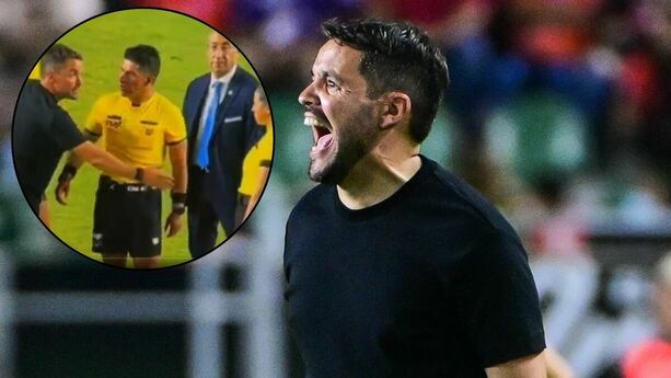 Nicolas Larcamon se quedó con la mano estirada tras intentar despedirse de la arbitra |Foto: @Imago7 @medranoazteca