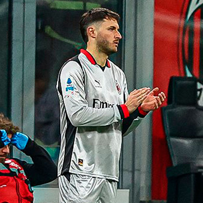 Santiago Gimenez volvió después de 5 meses. (Foto: AC Milan)