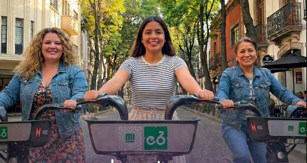 Personas usando bicicletas en CDMX (X @ecobici)