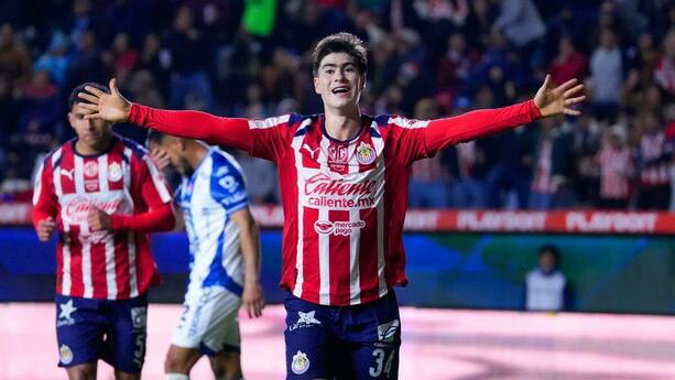 La Hormiga seguirá en Chivas por mucho tiempo más (Imago7)