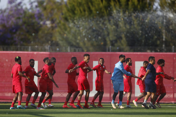 Nueva Caledonia entrena en Guadalajara (Fotografía: EFE)