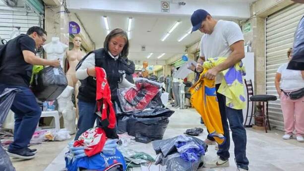 Confiscaron miles de playeras piratas en Tepito