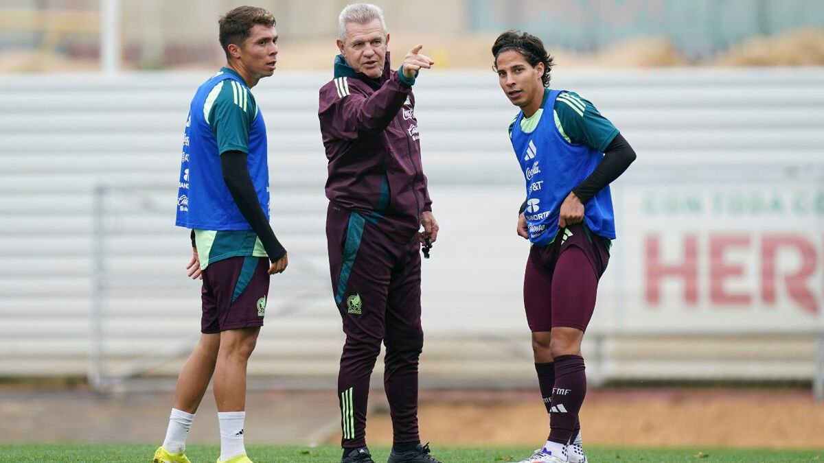 Rodrigo Huescas, Javier Aguirre y Diego Lainez (Imago7)